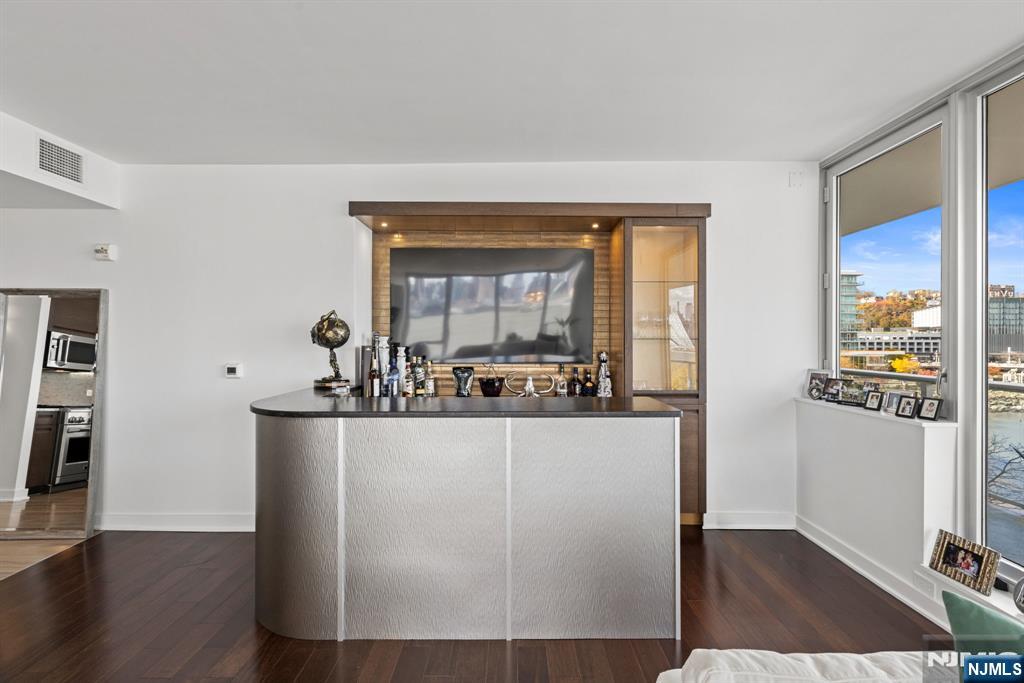 1000 Avenue At Port Imperial 410