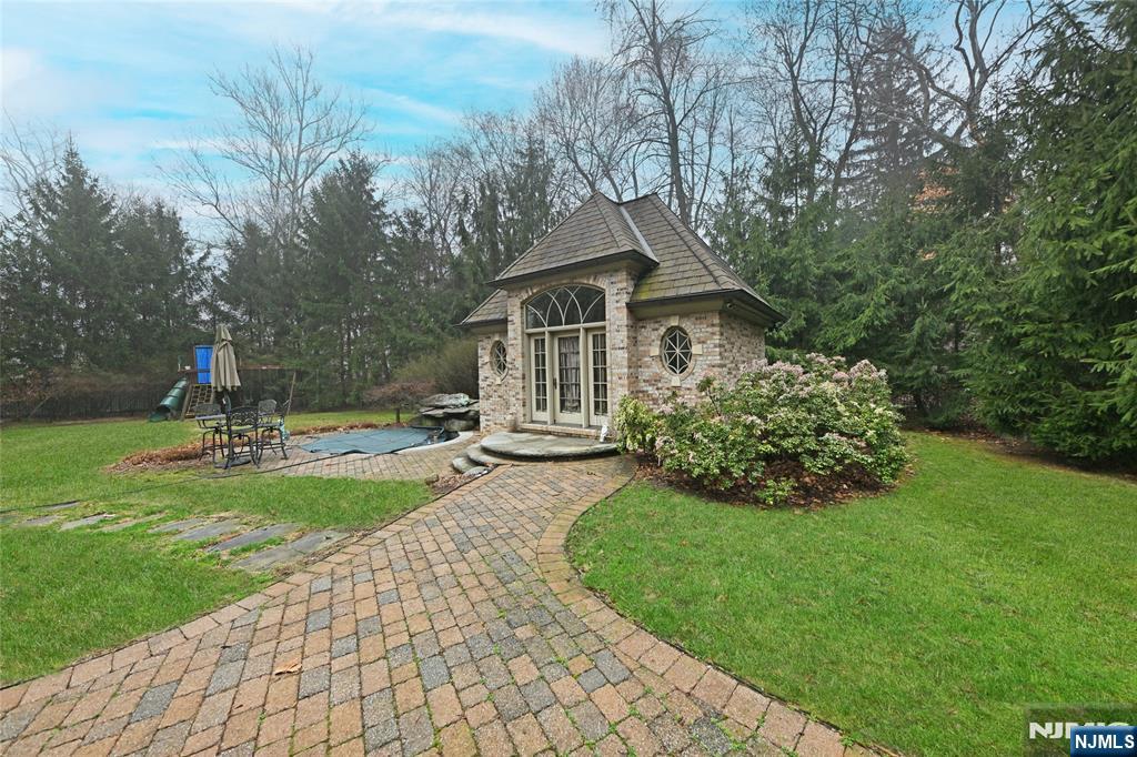 22 Pembroke Trail