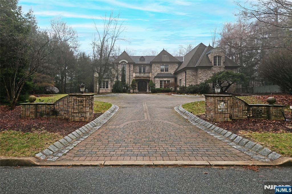 22 Pembroke Trail