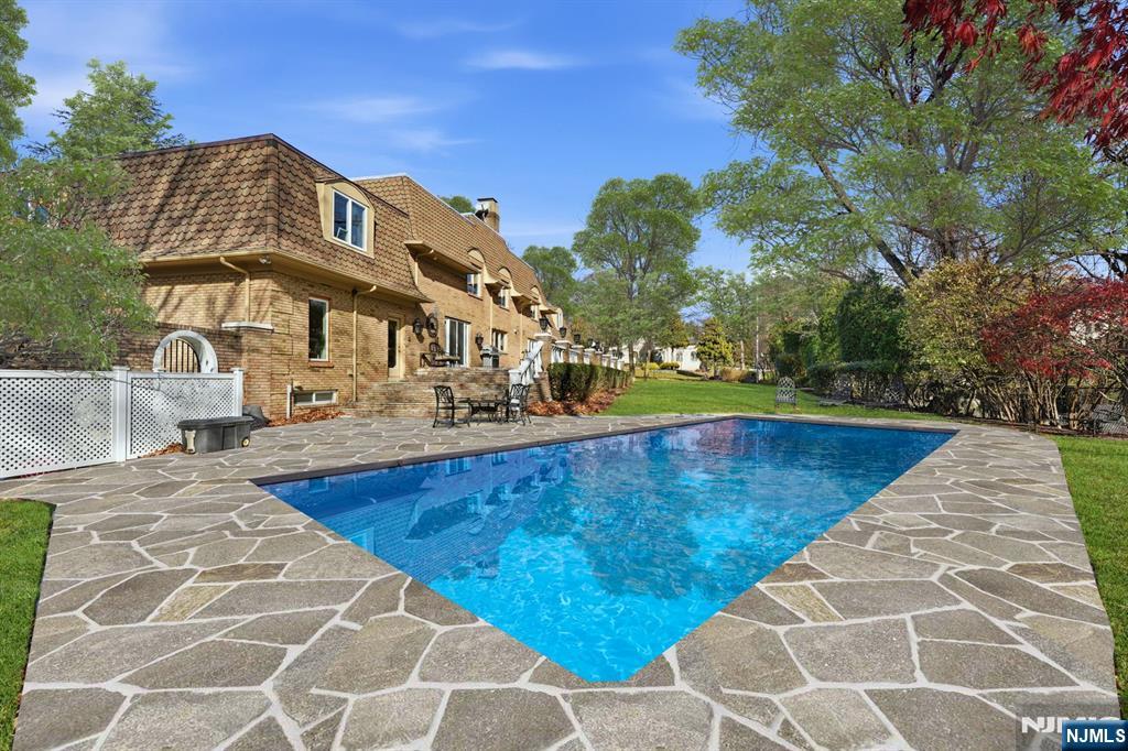 425 Saddle Back Trail