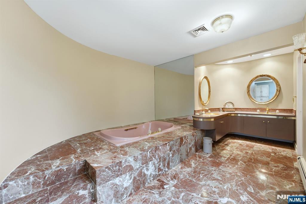 425 Saddle Back Trail