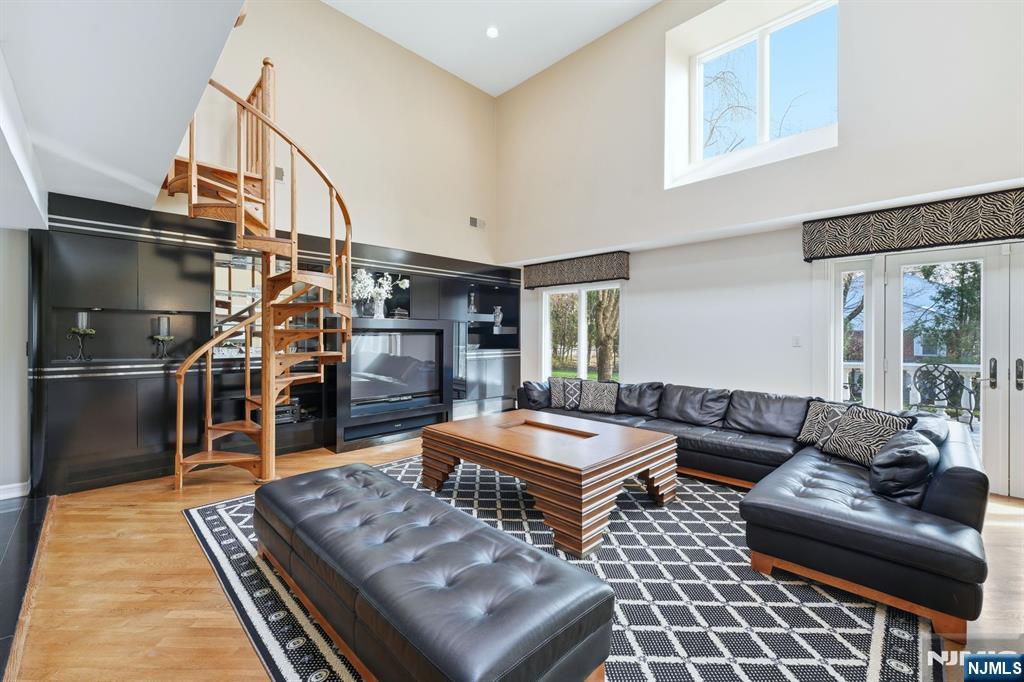 425 Saddle Back Trail