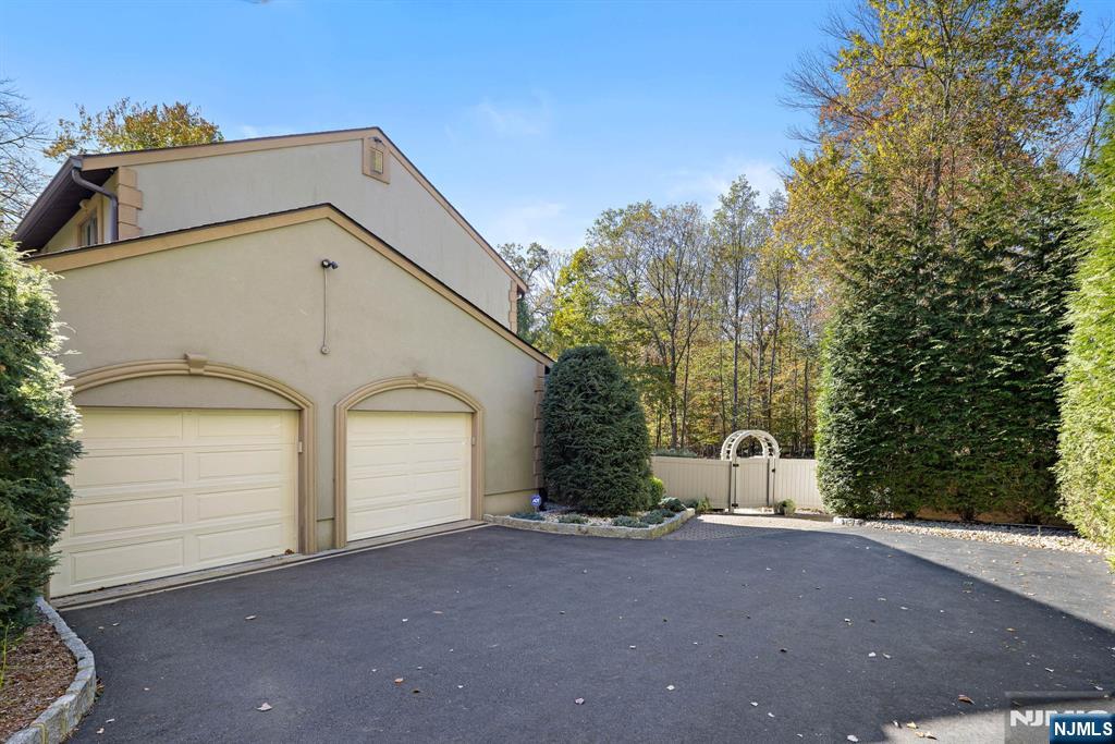 1090 High Mountain Road