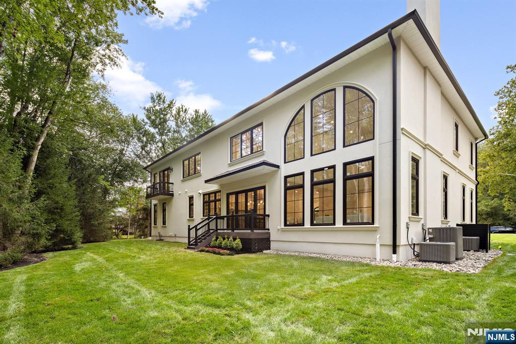16 Old Farms Road