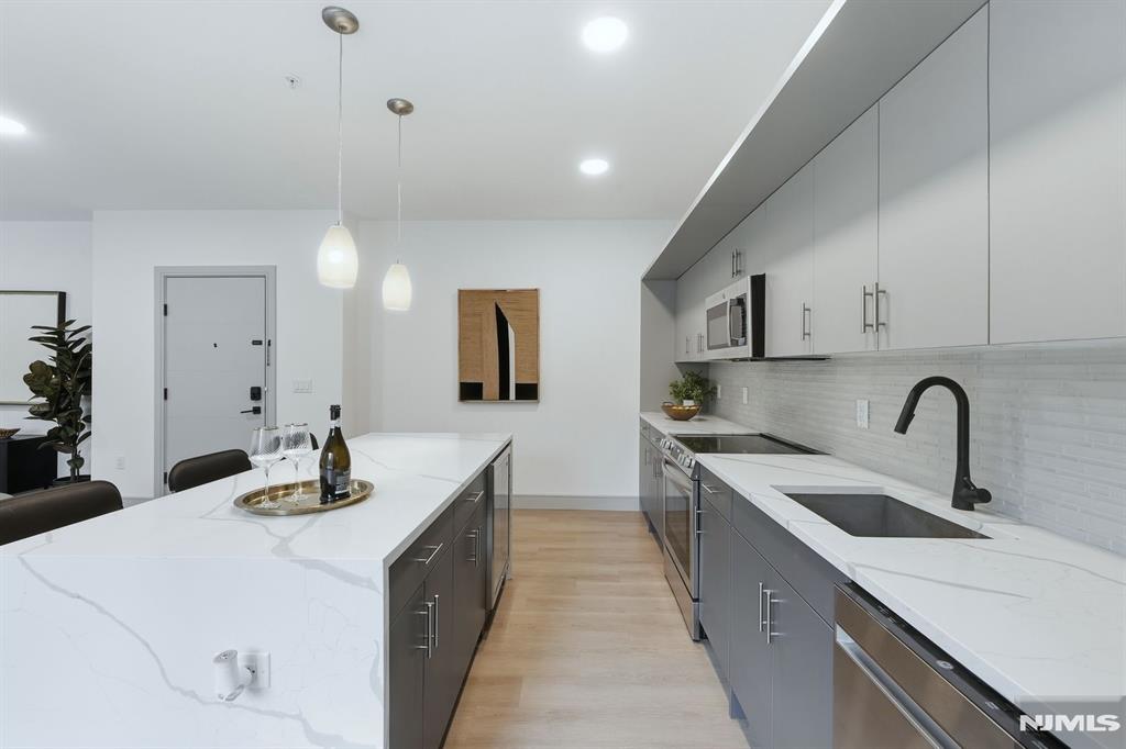 1435 10th Street 208