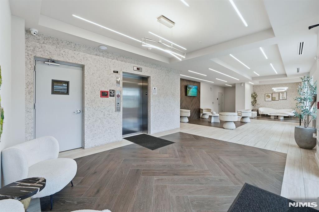 1435 10th Street 208