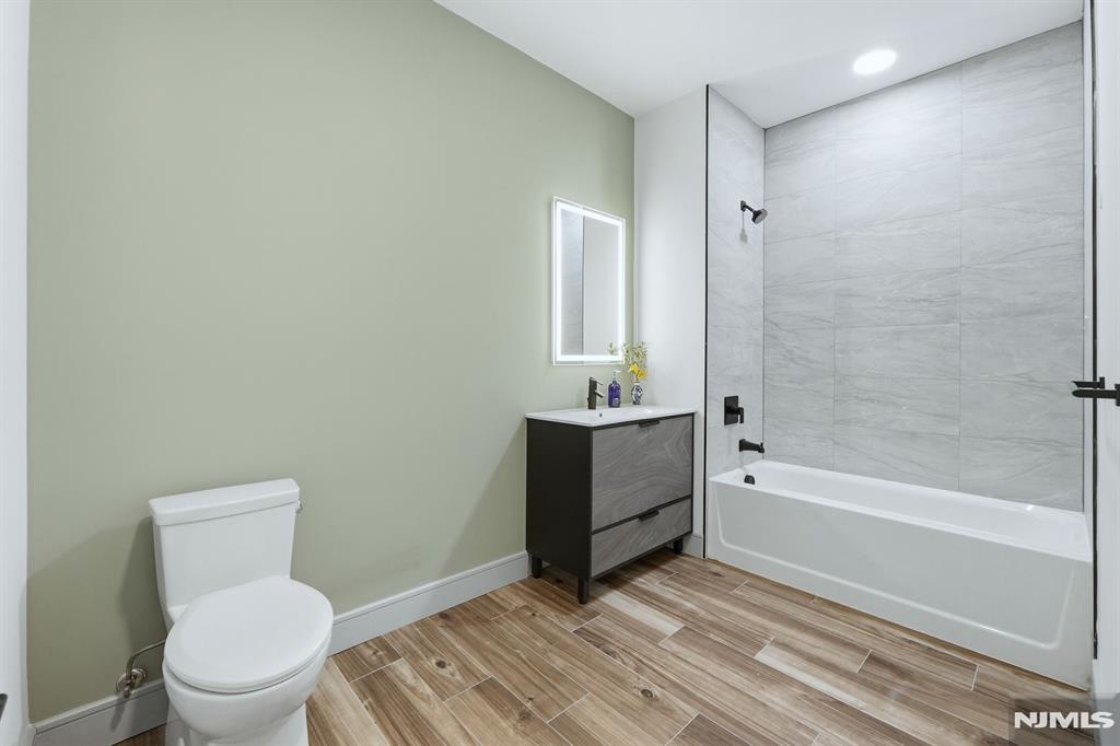 1435 10th Street 208