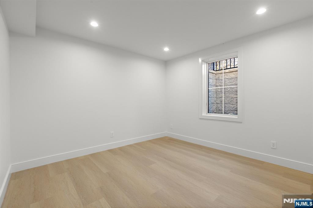 27 Garret Place