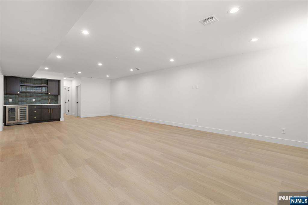 27 Garret Place