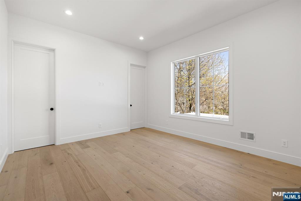 27 Garret Place