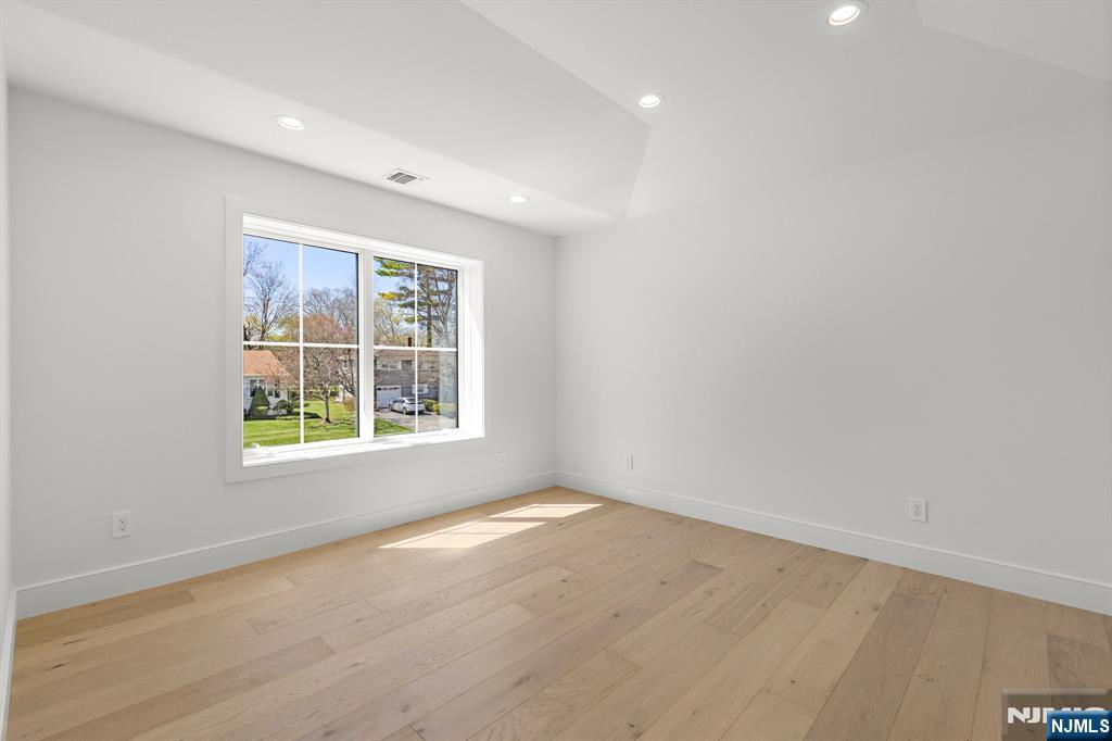 27 Garret Place