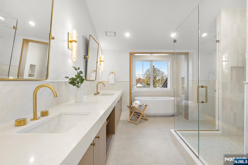 27 Garret Place