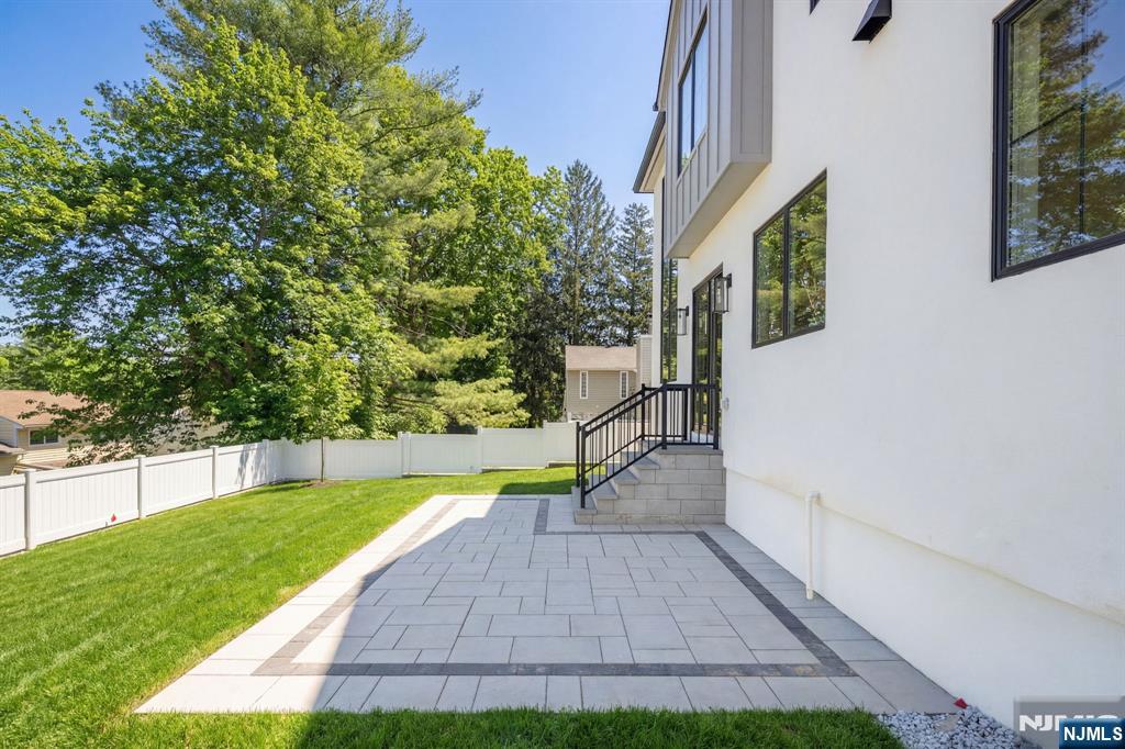 27 Garret Place