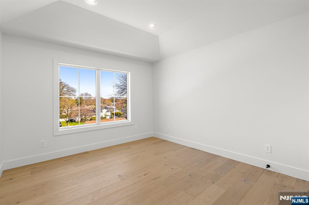 27 Garret Place