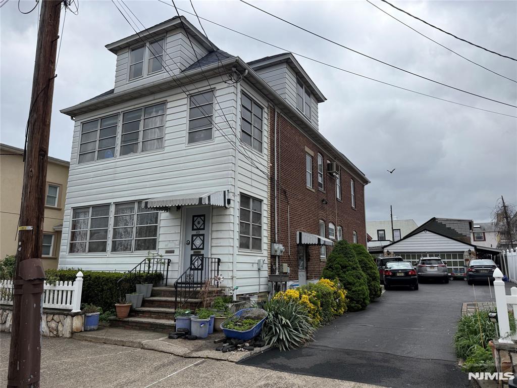 112 Division Avenue 2