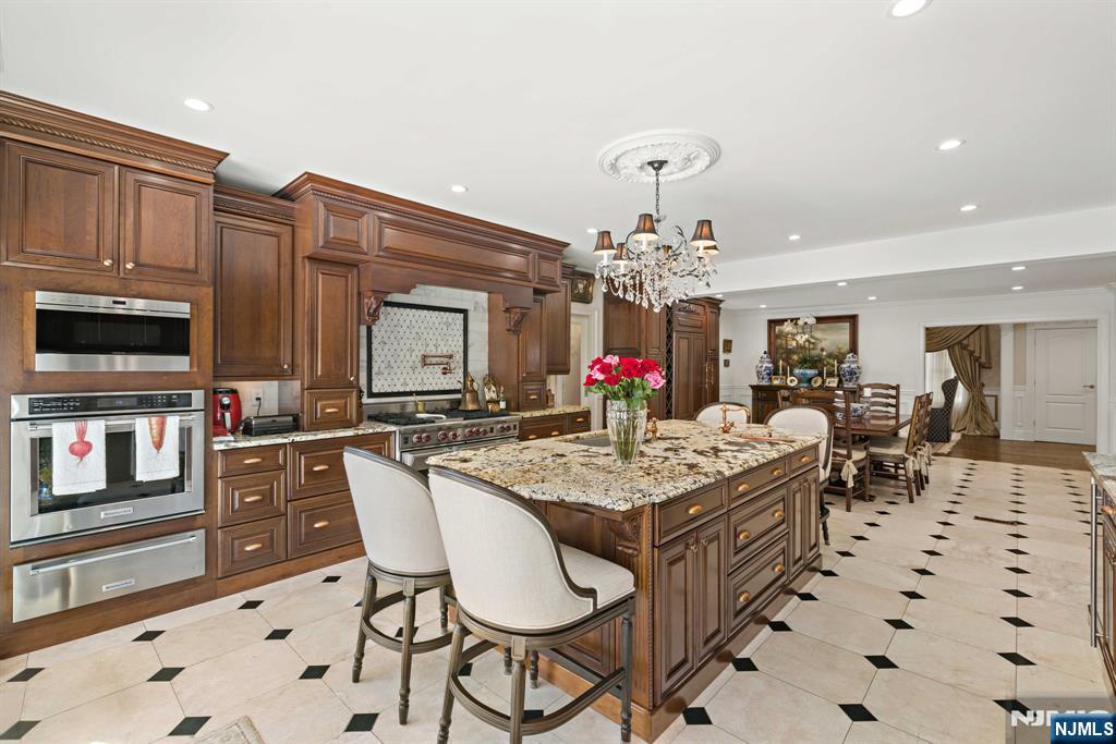 354 W Grand Avenue