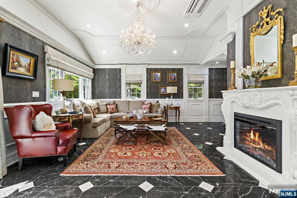 354 W Grand Avenue