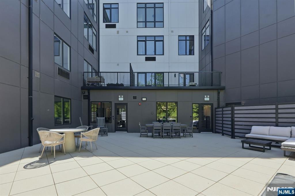 1435 10th Street 401