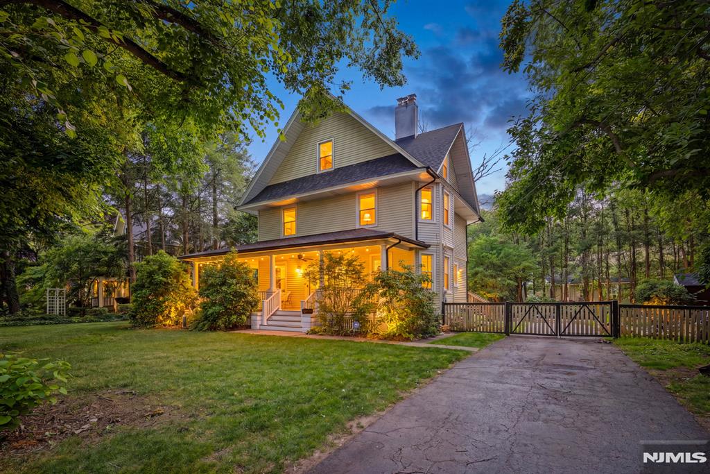 42 Forest Road