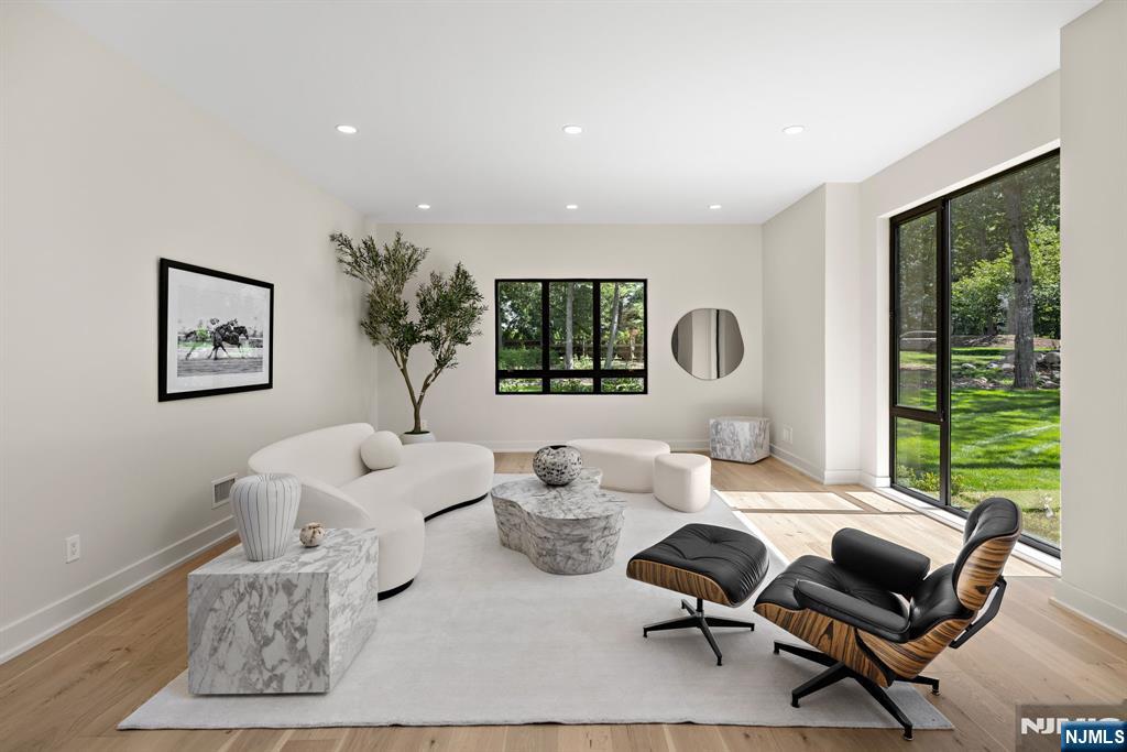 911 Hilltop Terrace