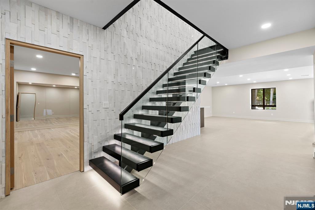 911 Hilltop Terrace