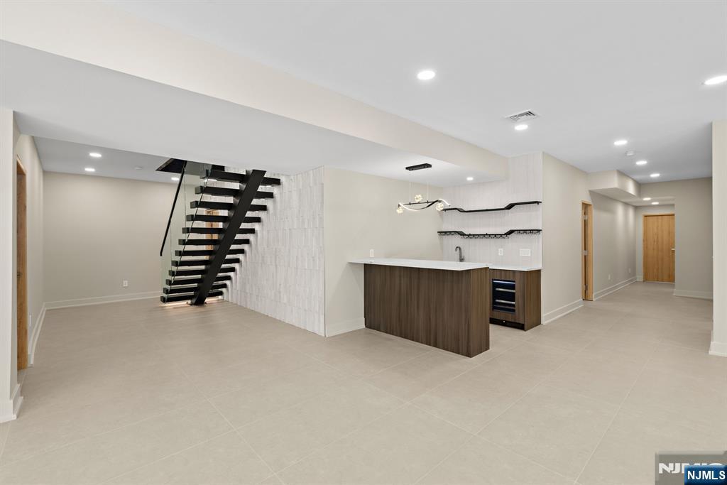 911 Hilltop Terrace