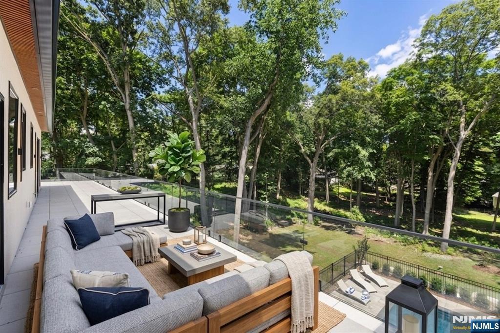911 Hilltop Terrace