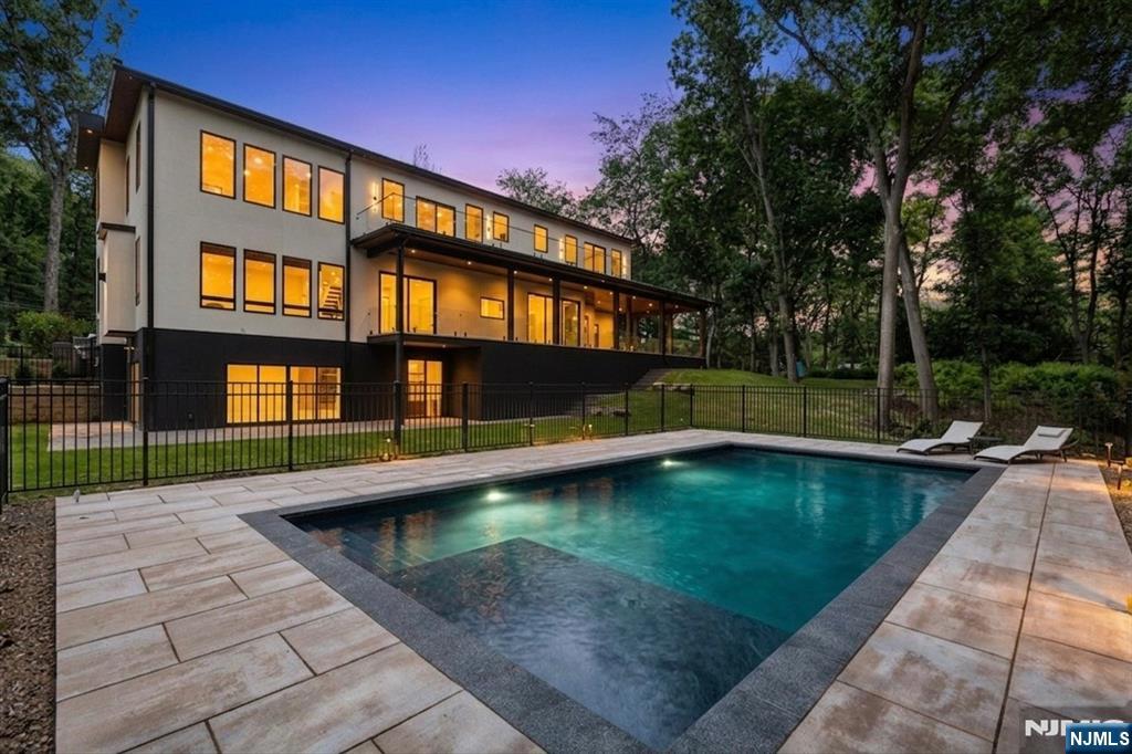 911 Hilltop Terrace