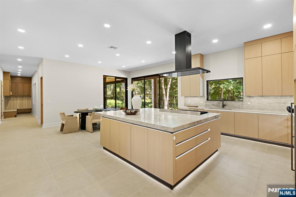 911 Hilltop Terrace