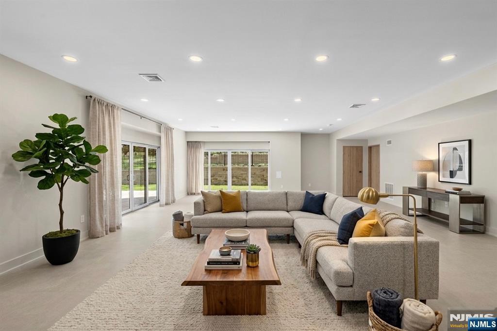 911 Hilltop Terrace