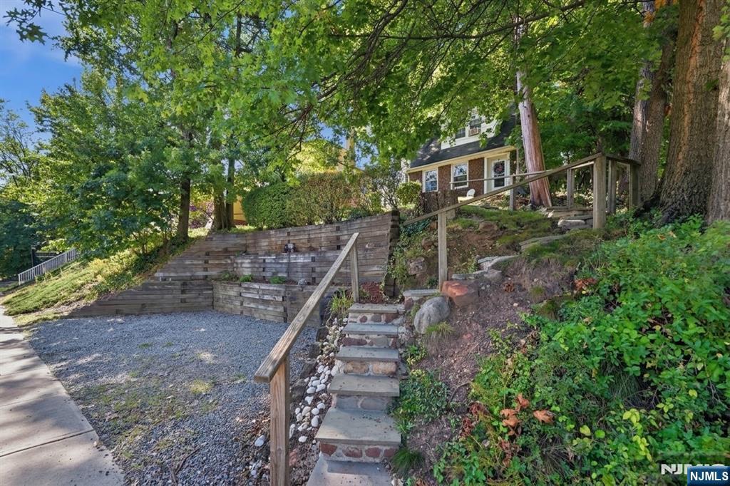 749 Kinderkamack Road
