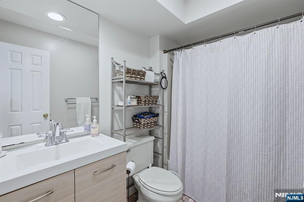 5 S Maple Avenue 52