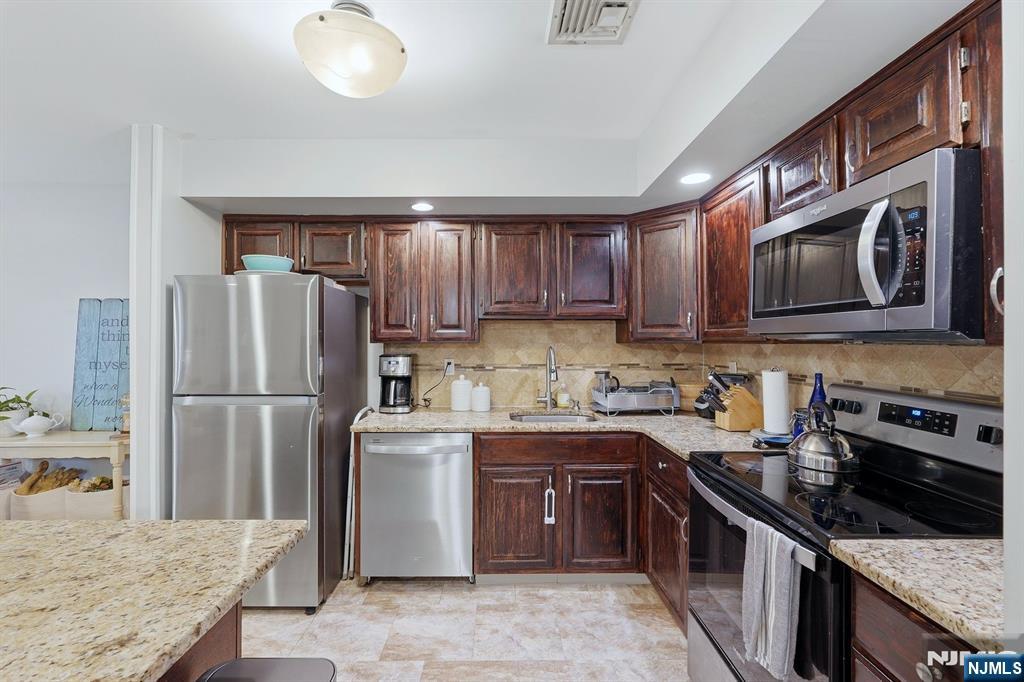 5 S Maple Avenue 52