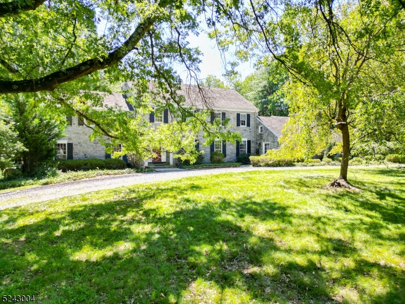 12 White Deer Ln