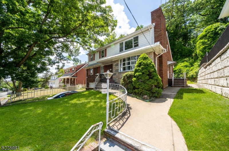 22 W Prospect St