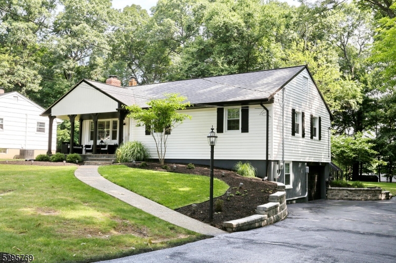 61 Oneida Ave