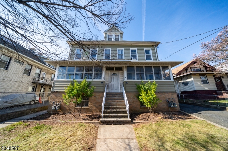 812 Bayway Ave