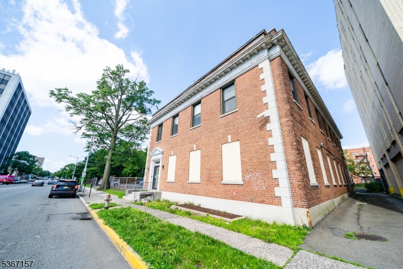 37 Evergreen Pl