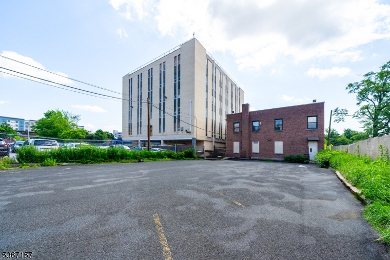 37 Evergreen Pl