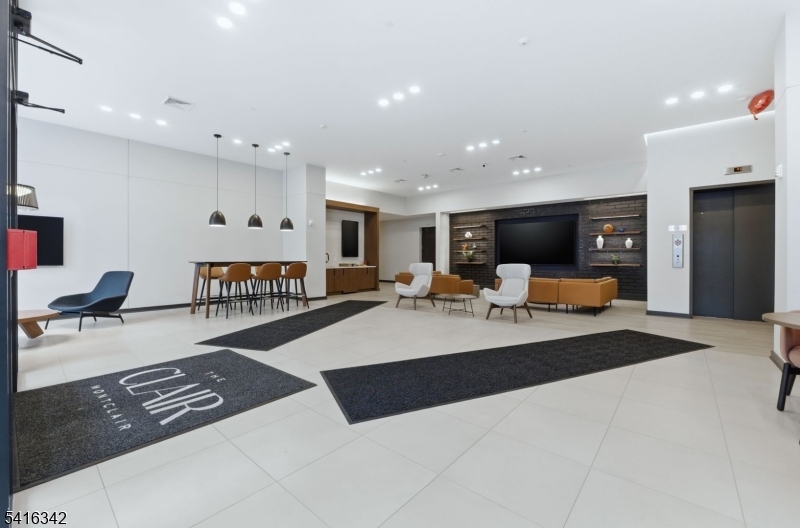 37 Orange Rd 409