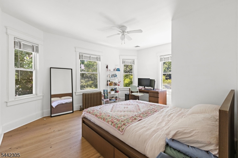 42 Forest Rd