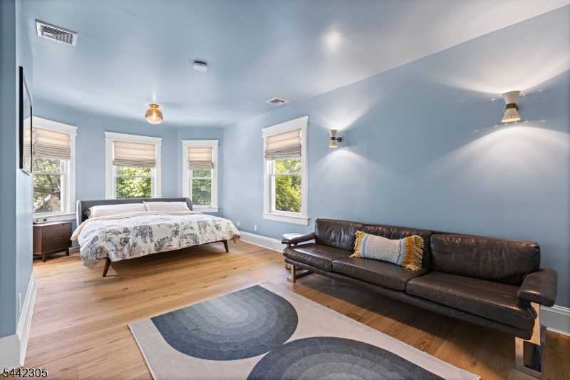 42 Forest Rd