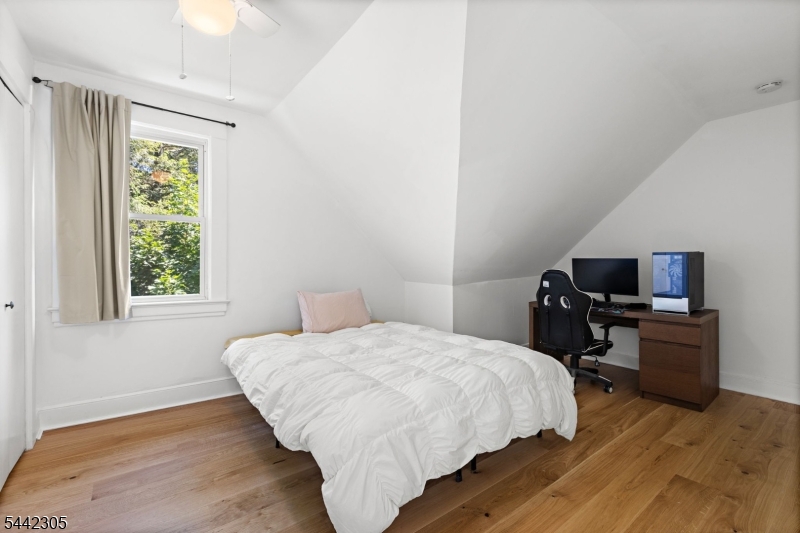 42 Forest Rd