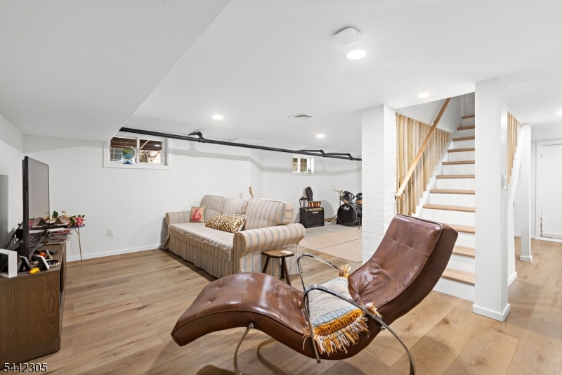 42 Forest Rd