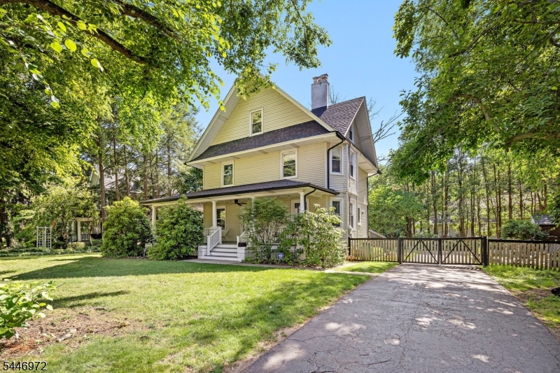 42 Forest Rd