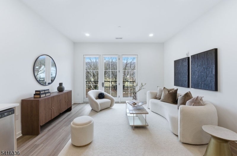 37 Orange Rd 401