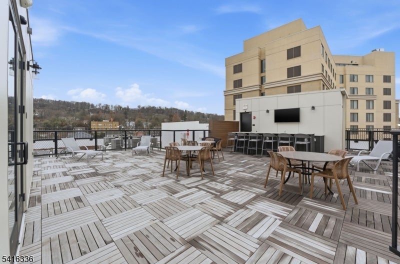 37 Orange Rd 401