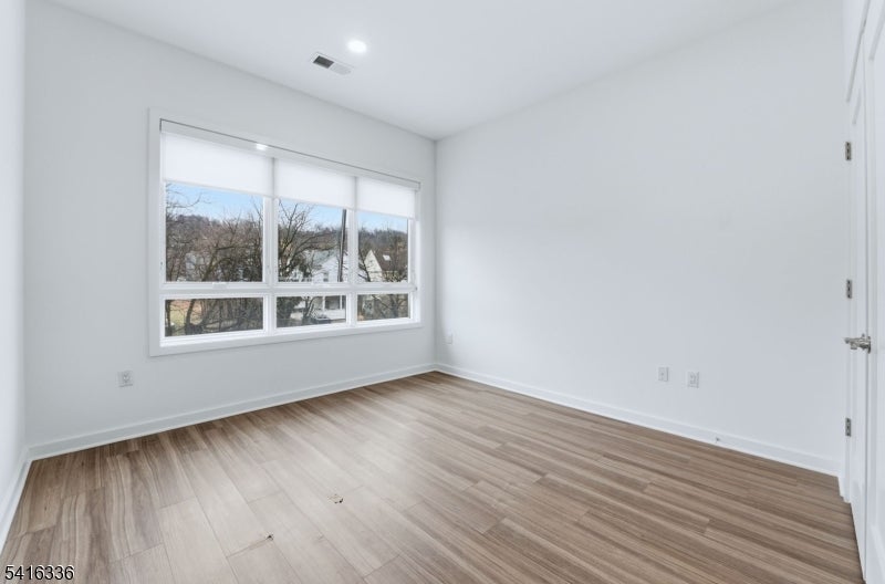 37 Orange Rd 401