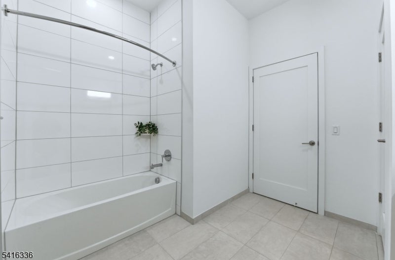 37 Orange Rd 401