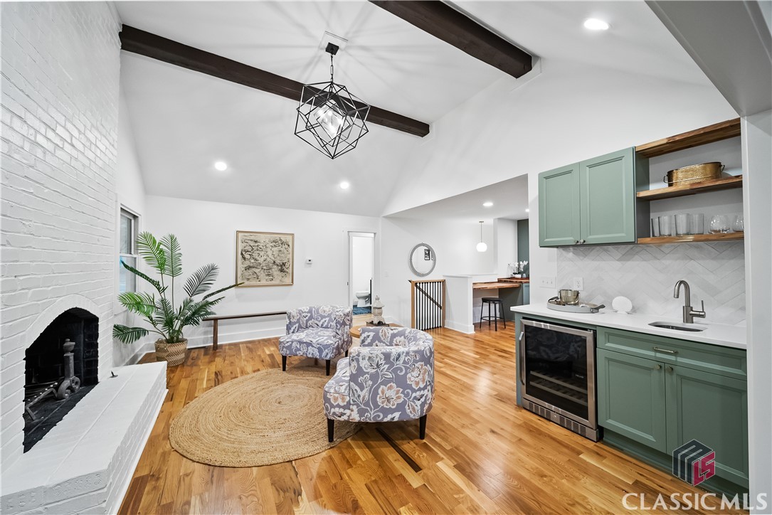 685 Pinecrest Drive